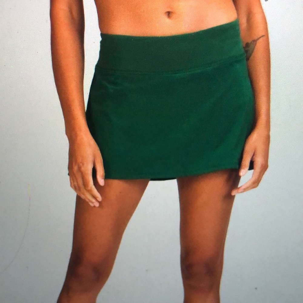 Lululemon Play Off the Pleats Mid Rise Skirt in Everglades Green